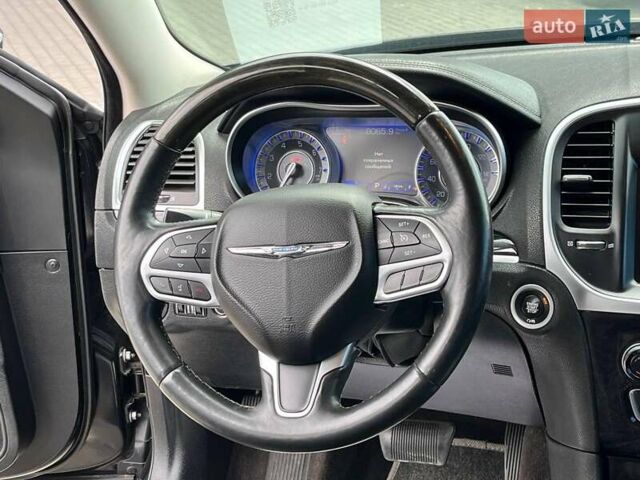 Черный Крайслер 300, объемом двигателя 3.6 л и пробегом 72 тыс. км за 12900 $, фото 41 на Automoto.ua