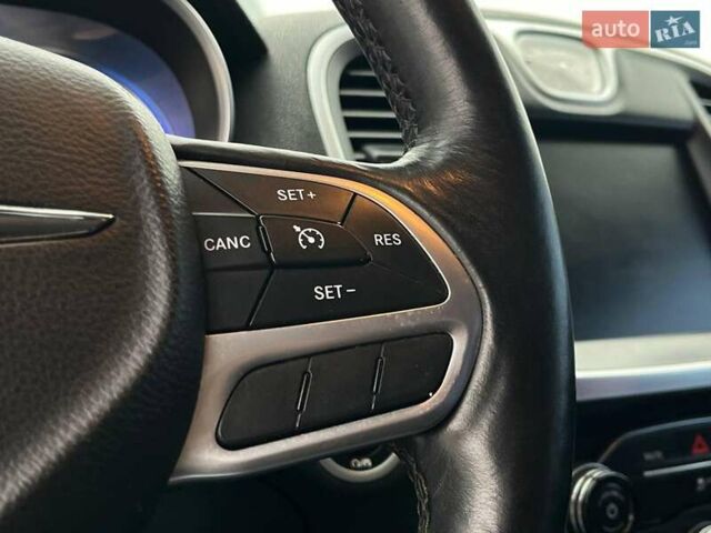 Черный Крайслер 300, объемом двигателя 3.6 л и пробегом 72 тыс. км за 12730 $, фото 37 на Automoto.ua