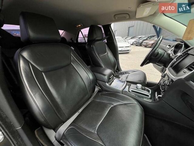 Черный Крайслер 300, объемом двигателя 3.6 л и пробегом 72 тыс. км за 12900 $, фото 31 на Automoto.ua