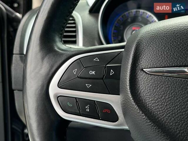 Черный Крайслер 300, объемом двигателя 3.6 л и пробегом 72 тыс. км за 12900 $, фото 47 на Automoto.ua