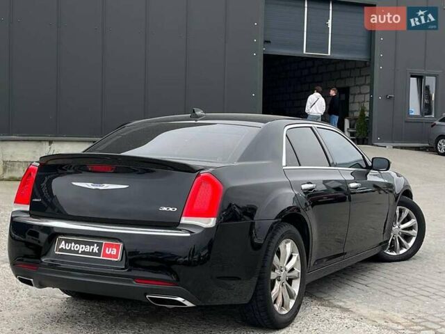 Черный Крайслер 300, объемом двигателя 3.6 л и пробегом 72 тыс. км за 12730 $, фото 9 на Automoto.ua