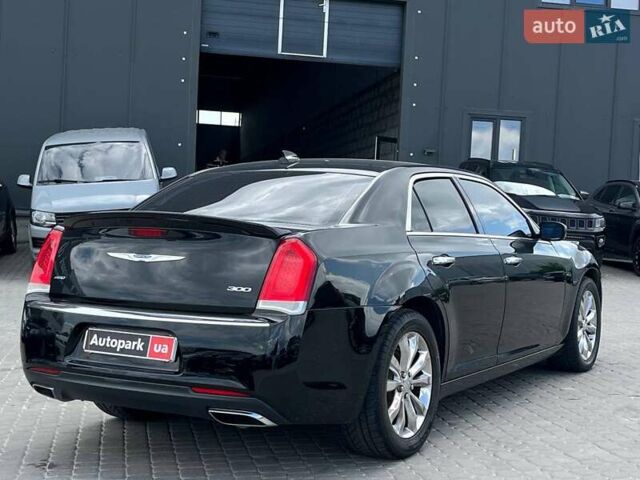 Черный Крайслер 300, объемом двигателя 3.6 л и пробегом 72 тыс. км за 12900 $, фото 7 на Automoto.ua