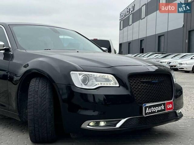 Черный Крайслер 300, объемом двигателя 3.6 л и пробегом 72 тыс. км за 12730 $, фото 5 на Automoto.ua