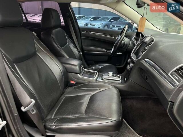 Черный Крайслер 300, объемом двигателя 3.6 л и пробегом 72 тыс. км за 12730 $, фото 20 на Automoto.ua