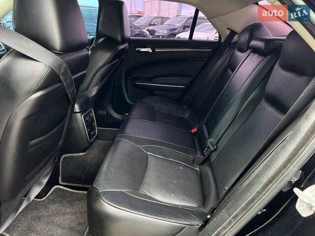 Черный Крайслер 300, объемом двигателя 3.6 л и пробегом 72 тыс. км за 12900 $, фото 46 на Automoto.ua