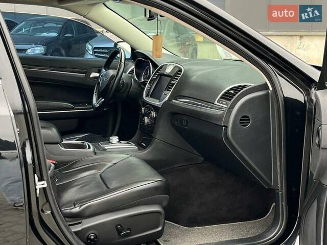 Черный Крайслер 300, объемом двигателя 3.6 л и пробегом 72 тыс. км за 12730 $, фото 23 на Automoto.ua