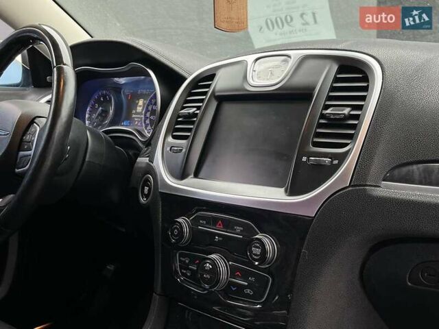 Черный Крайслер 300, объемом двигателя 3.6 л и пробегом 72 тыс. км за 12730 $, фото 18 на Automoto.ua