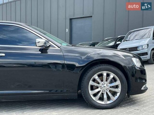 Черный Крайслер 300, объемом двигателя 3.6 л и пробегом 72 тыс. км за 12900 $, фото 4 на Automoto.ua