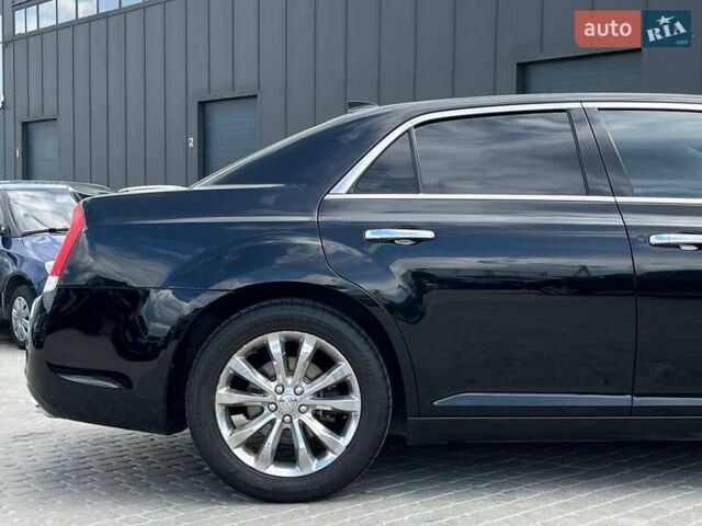 Черный Крайслер 300, объемом двигателя 3.6 л и пробегом 72 тыс. км за 12900 $, фото 6 на Automoto.ua
