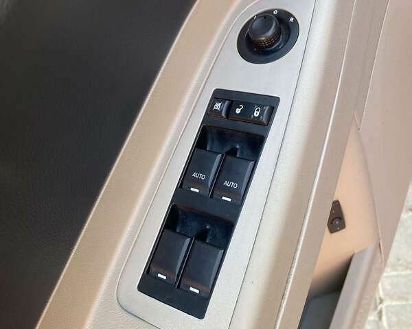 Крайслер 300 2005 в Виннице на Automoto.ua Крайслер 300, объемом двигателя 0 л и пробегом 316 тыс. км за 8900 $, фото 23 на Automoto.ua