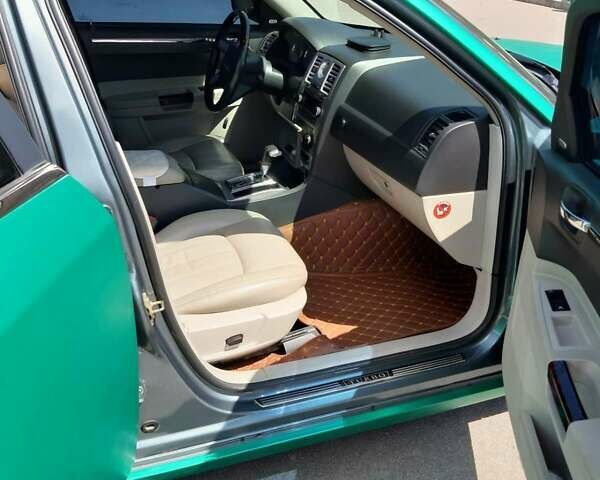 Крайслер 300, объемом двигателя 2.7 л и пробегом 150 тыс. км за 7900 $, фото 10 на Automoto.ua
