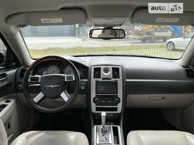 Крайслер 300, об'ємом двигуна 2.7 л та пробігом 258 тис. км за 9499 $, фото 13 на Automoto.ua