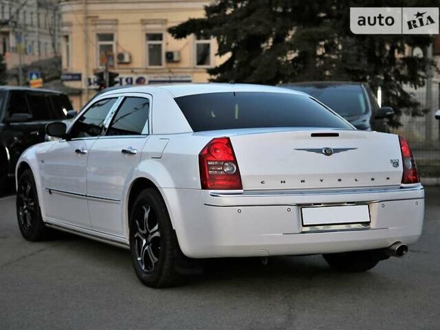 Крайслер 300, об'ємом двигуна 2.7 л та пробігом 156 тис. км за 9600 $, фото 3 на Automoto.ua