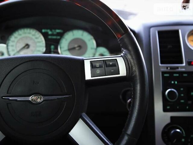 Крайслер 300, об'ємом двигуна 2.7 л та пробігом 156 тис. км за 9400 $, фото 16 на Automoto.ua