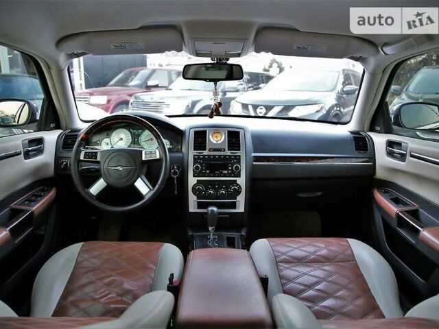 Крайслер 300, об'ємом двигуна 2.7 л та пробігом 156 тис. км за 9400 $, фото 13 на Automoto.ua