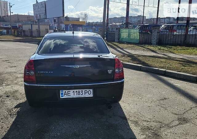 Крайслер 300, объемом двигателя 2.7 л и пробегом 226 тыс. км за 9700 $, фото 5 на Automoto.ua