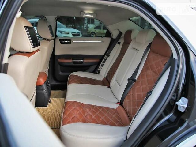 Крайслер 300, об'ємом двигуна 2.7 л та пробігом 156 тис. км за 9400 $, фото 9 на Automoto.ua