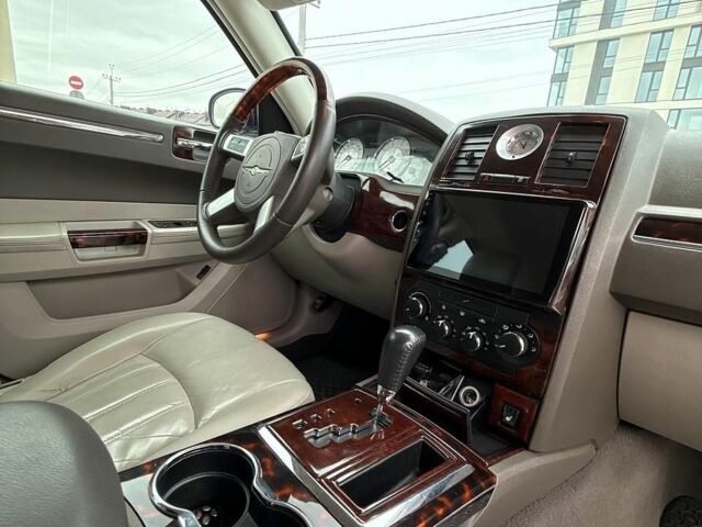 Серый Крайслер 300, объемом двигателя 3.52 л и пробегом 247 тыс. км за 11700 $, фото 20 на Automoto.ua
