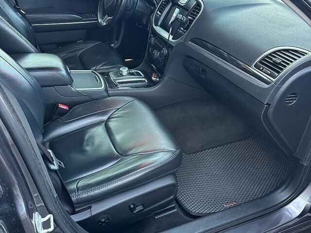 Сірий Крайслер 300, об'ємом двигуна 3.6 л та пробігом 165 тис. км за 12990 $, фото 12 на Automoto.ua