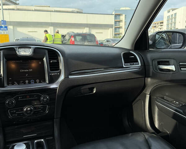 Сірий Крайслер 300, об'ємом двигуна 3.6 л та пробігом 149 тис. км за 12000 $, фото 24 на Automoto.ua