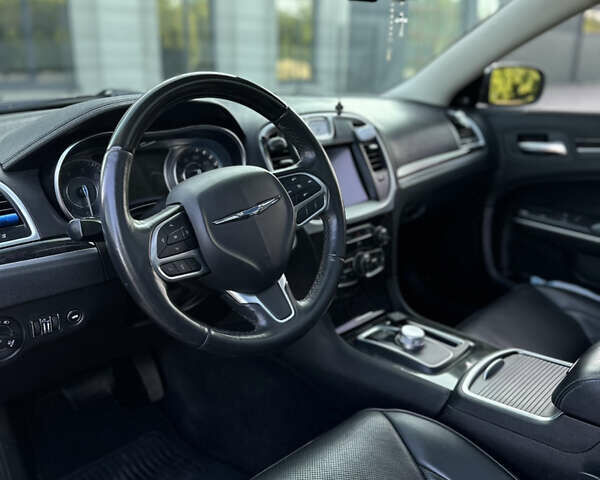 Серый Крайслер 300, объемом двигателя 3.6 л и пробегом 127 тыс. км за 18500 $, фото 12 на Automoto.ua