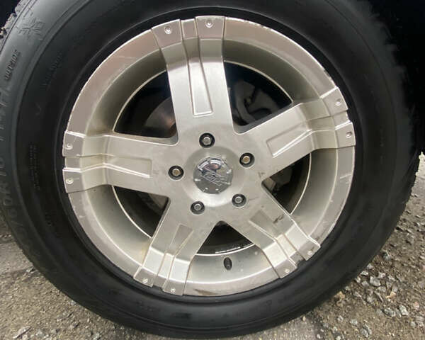 Серый Крайслер Аспен, объемом двигателя 5.65 л и пробегом 273 тыс. км за 11300 $, фото 6 на Automoto.ua