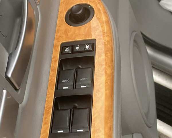 Серый Крайслер Аспен, объемом двигателя 5.65 л и пробегом 273 тыс. км за 11300 $, фото 13 на Automoto.ua