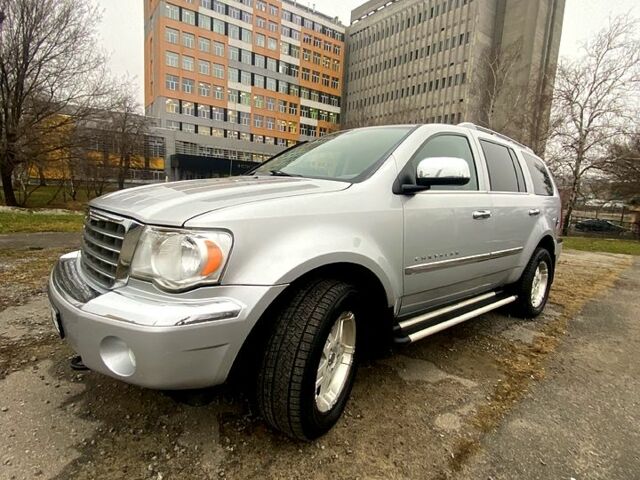 Серый Крайслер Аспен, объемом двигателя 5.7 л и пробегом 273 тыс. км за 11300 $, фото 1 на Automoto.ua