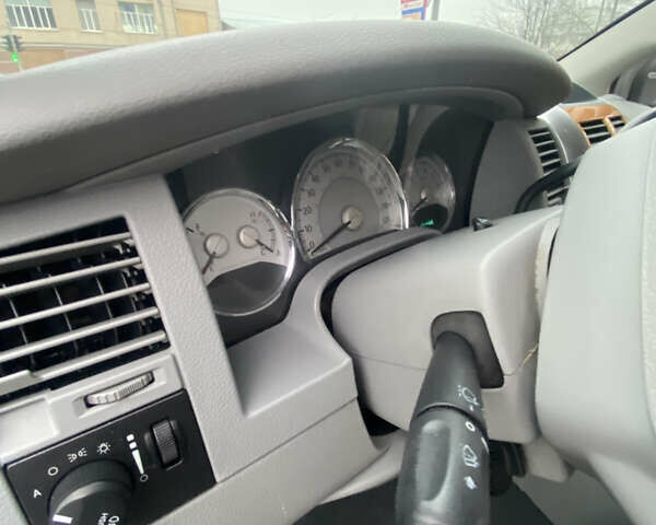 Серый Крайслер Аспен, объемом двигателя 5.65 л и пробегом 273 тыс. км за 11300 $, фото 9 на Automoto.ua