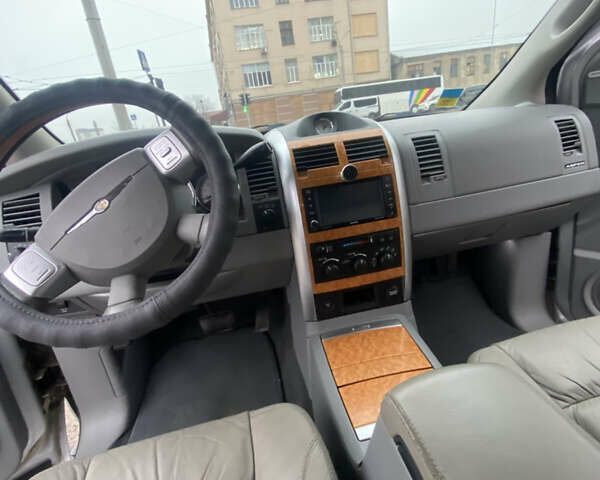 Серый Крайслер Аспен, объемом двигателя 5.65 л и пробегом 273 тыс. км за 11300 $, фото 7 на Automoto.ua