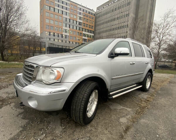 Серый Крайслер Аспен, объемом двигателя 5.65 л и пробегом 273 тыс. км за 11300 $, фото 1 на Automoto.ua