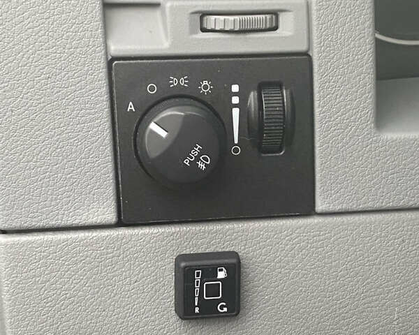 Серый Крайслер Аспен, объемом двигателя 5.65 л и пробегом 273 тыс. км за 11300 $, фото 14 на Automoto.ua