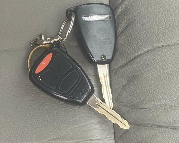 Серый Крайслер Аспен, объемом двигателя 5.65 л и пробегом 273 тыс. км за 11300 $, фото 17 на Automoto.ua