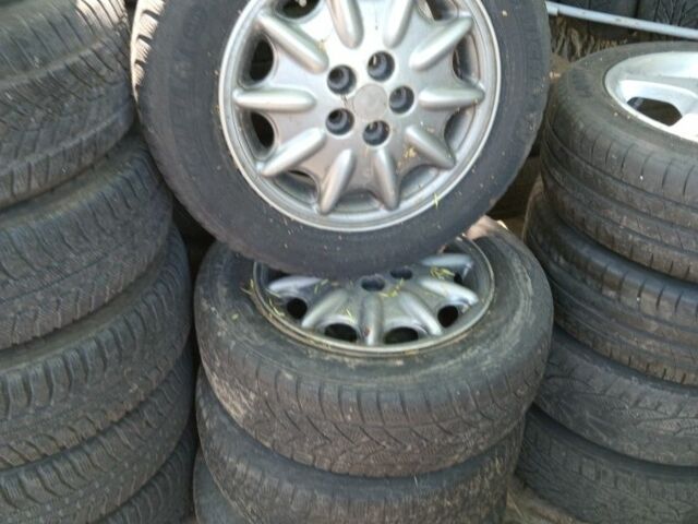 Зеленый Крайслер Циррус, объемом двигателя 2.5 л и пробегом 300 тыс. км за 2744 $, фото 5 на Automoto.ua