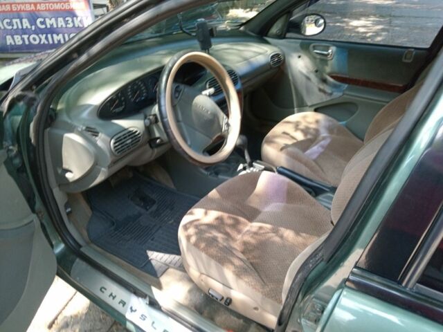 Зеленый Крайслер Циррус, объемом двигателя 2.5 л и пробегом 300 тыс. км за 2744 $, фото 4 на Automoto.ua