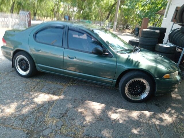 Зеленый Крайслер Циррус, объемом двигателя 2.5 л и пробегом 300 тыс. км за 2744 $, фото 3 на Automoto.ua