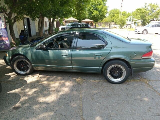 Зеленый Крайслер Циррус, объемом двигателя 2.5 л и пробегом 300 тыс. км за 2744 $, фото 1 на Automoto.ua