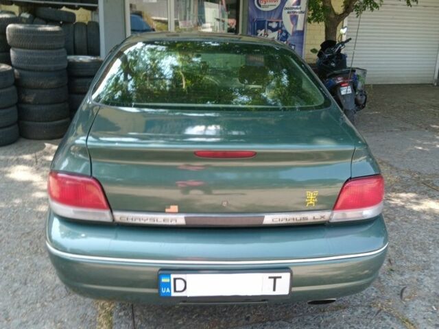 Зеленый Крайслер Циррус, объемом двигателя 2.5 л и пробегом 300 тыс. км за 2744 $, фото 2 на Automoto.ua