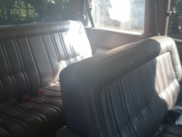 Черный Крайслер Другая, объемом двигателя 3.3 л и пробегом 350 тыс. км за 3004 $, фото 1 на Automoto.ua