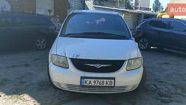 Білий Крайслер Grand Voyager, об'ємом двигуна 2.4 л та пробігом 400 тис. км за 5693 $, фото 7 на Automoto.ua