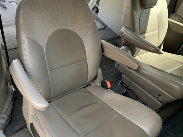 Белый Крайслер Гранд Вояджер, объемом двигателя 2.8 л и пробегом 340 тыс. км за 63000 $, фото 15 на Automoto.ua