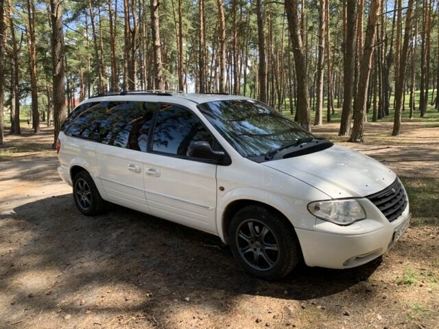 Белый Крайслер Гранд Вояджер, объемом двигателя 2.8 л и пробегом 340 тыс. км за 63000 $, фото 12 на Automoto.ua