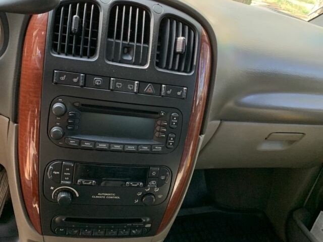 Белый Крайслер Гранд Вояджер, объемом двигателя 2.8 л и пробегом 340 тыс. км за 63000 $, фото 19 на Automoto.ua