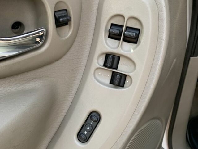 Белый Крайслер Гранд Вояджер, объемом двигателя 2.8 л и пробегом 340 тыс. км за 63000 $, фото 20 на Automoto.ua