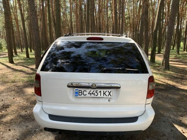 Белый Крайслер Гранд Вояджер, объемом двигателя 2.8 л и пробегом 340 тыс. км за 63000 $, фото 6 на Automoto.ua