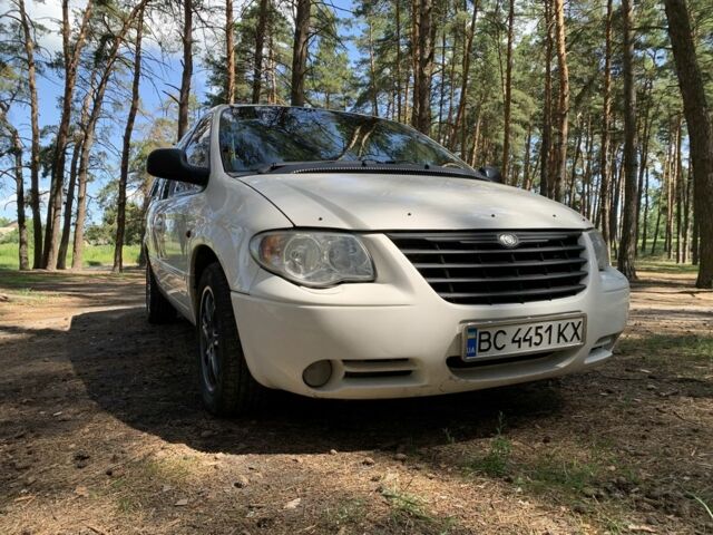 Білий Крайслер Grand Voyager, об'ємом двигуна 2.8 л та пробігом 340 тис. км за 6500 $, фото 2 на Automoto.ua