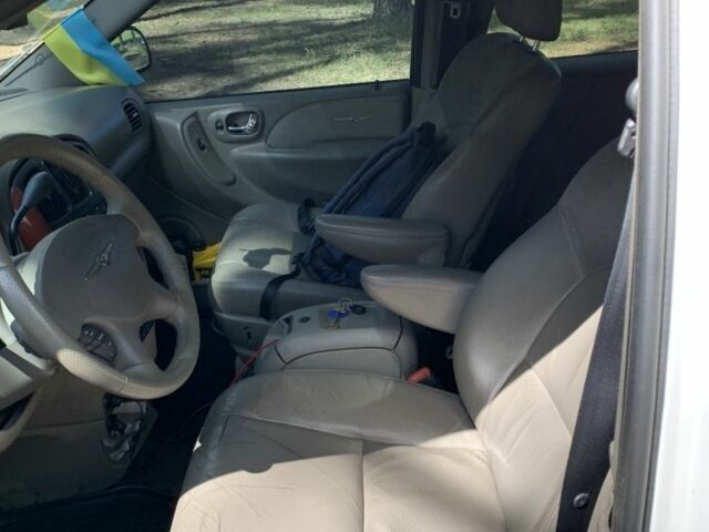 Белый Крайслер Гранд Вояджер, объемом двигателя 2.8 л и пробегом 340 тыс. км за 63000 $, фото 8 на Automoto.ua