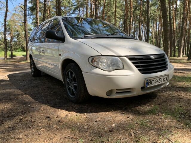 Белый Крайслер Гранд Вояджер, объемом двигателя 2.8 л и пробегом 340 тыс. км за 63000 $, фото 2 на Automoto.ua