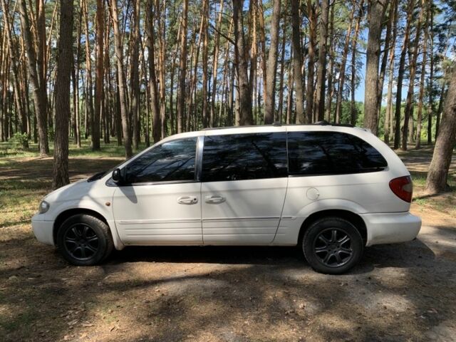 Белый Крайслер Гранд Вояджер, объемом двигателя 2.8 л и пробегом 340 тыс. км за 63000 $, фото 4 на Automoto.ua