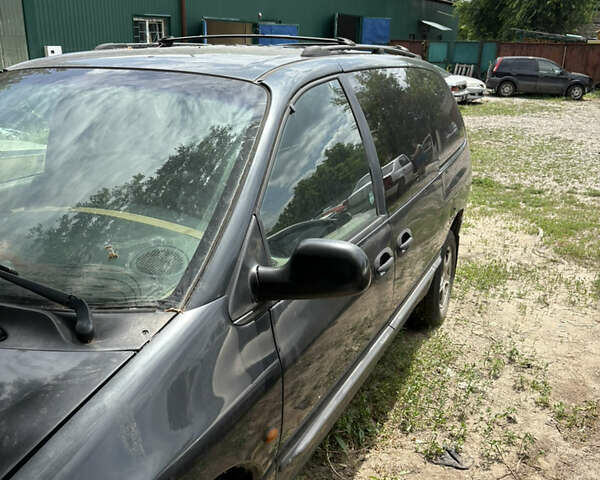 Черный Крайслер Гранд Вояджер, объемом двигателя 2.5 л и пробегом 392 тыс. км за 3100 $, фото 1 на Automoto.ua